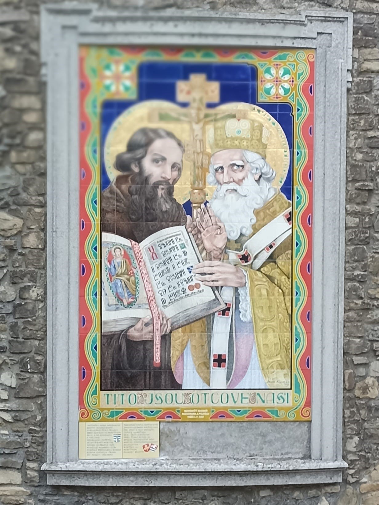 keramický obraz slovanských věrozvěstů - sv. Cyrila a Metoděj